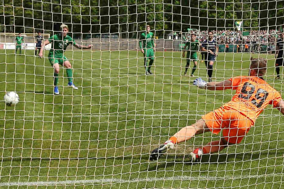 Kai Druschky verwandelte wie schon gegen Luckenwalde auch am Sonntag beim FC International einen Elfmeter sicher.