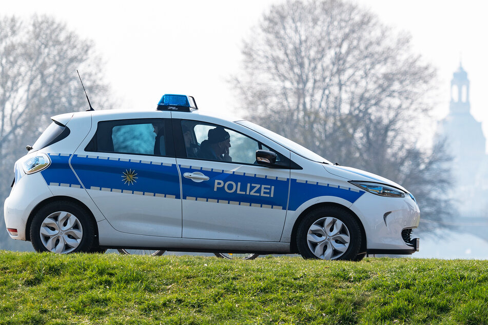 Dresdner Polizisten konnten den Mann mit Schal in der Südvorstadt stellen. (Symbolbild)