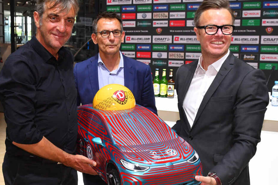 Ralf Minge, Michael Born und Henning Schulzki, Leiter Vertrieb und Marketing bei Volkswagen Sachsen (v.l.).