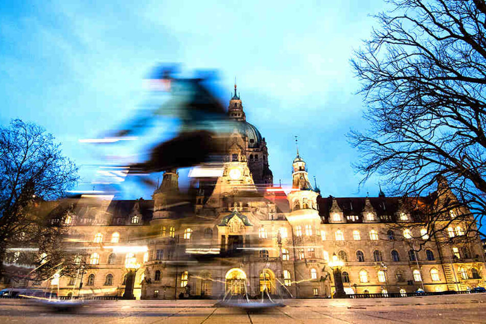 Die Rathaus-Mitarbeiter in Hannover müssen sich an die neue Regelung gewöhnen.