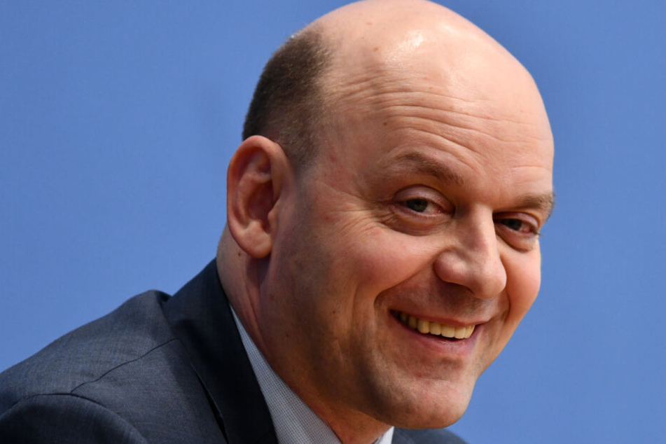 Landesverbandssprecher Robert Lambrou mahnte zur Einhaltung der Pressefreiheit.