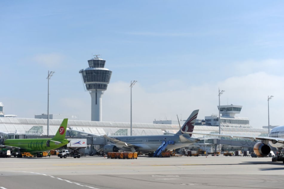 Flugzeuge stehen am Flughafen München. (Symbolbild)