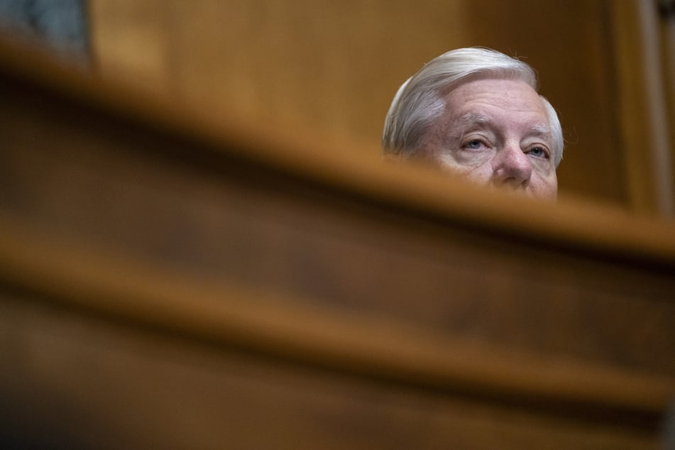 Senator Lindsey Graham said that the Trump administration should send weapons to help support protesters resisting the Iranian government.