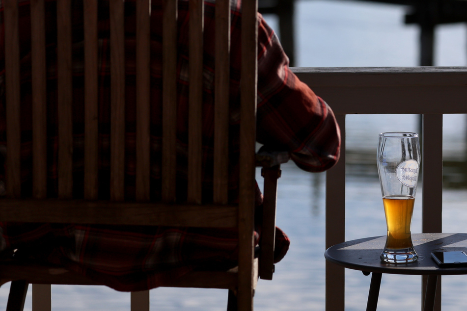 Köln: Neuer Biergarten-Spot in Köln: Das kann der Treffpunkt direkt am Wasser