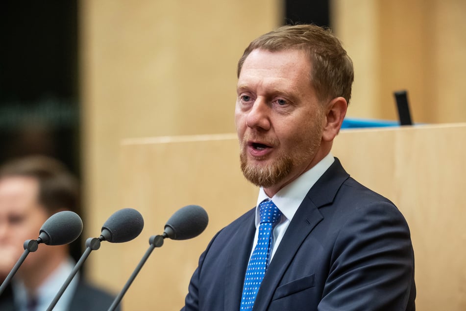 Sachsens Ministerpräsident Michael Kretschmer (50, CDU) fordert außerdem mehr Effizienz in den Werken.
