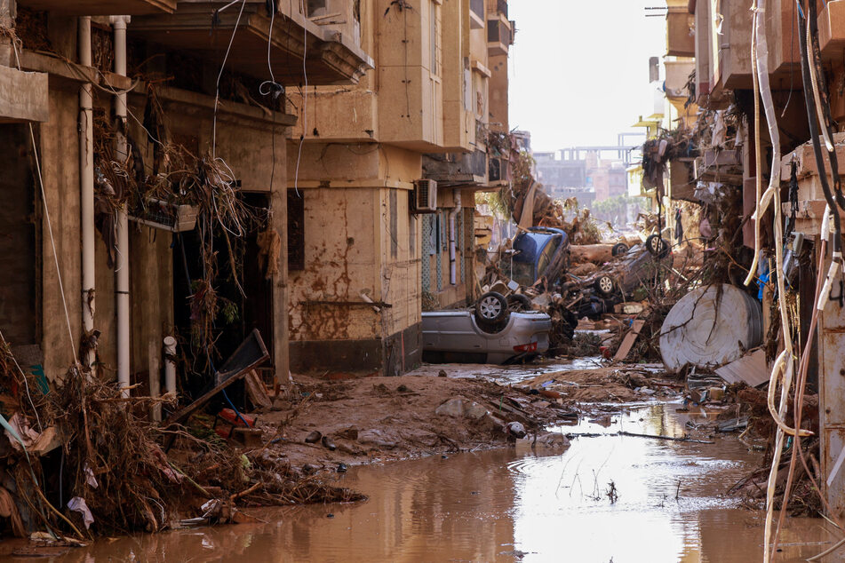 Mehr als 3000 Menschen wurden getötet, 10.000 werden vermisst und ganze Stadtviertel liegen in Trümmern.