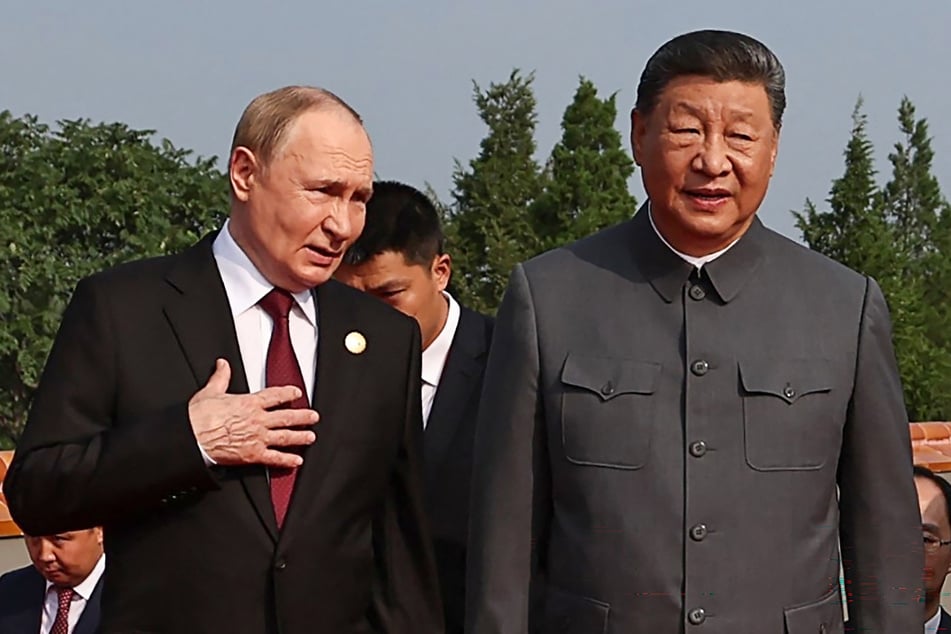 Russia's Vladimir Putin and Chinese President Xi Jinping discussed organ transplants and the possibility of immortality.