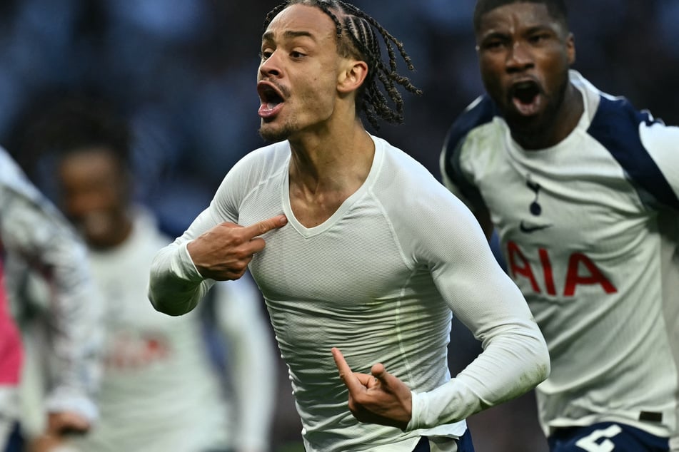 An Xavi lag es nicht, dass auch gegen Brighton &amp; Hove Albion kein Sieg gelang. Der Niederländer glänzte mit einem Tor und einer Vorlage.