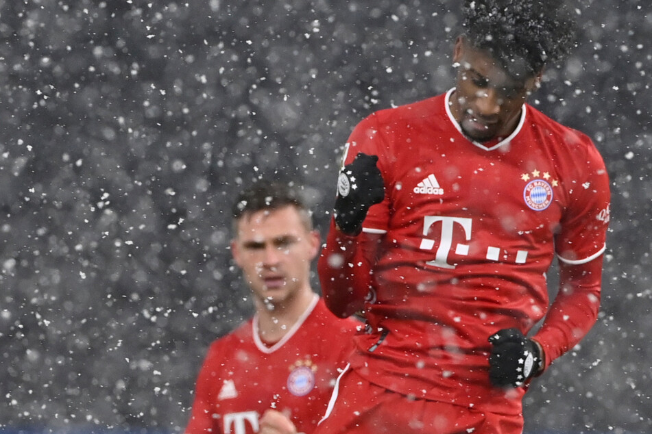 Kingsley Coman feiert sein Tor zum 1:0 für die Münchner.