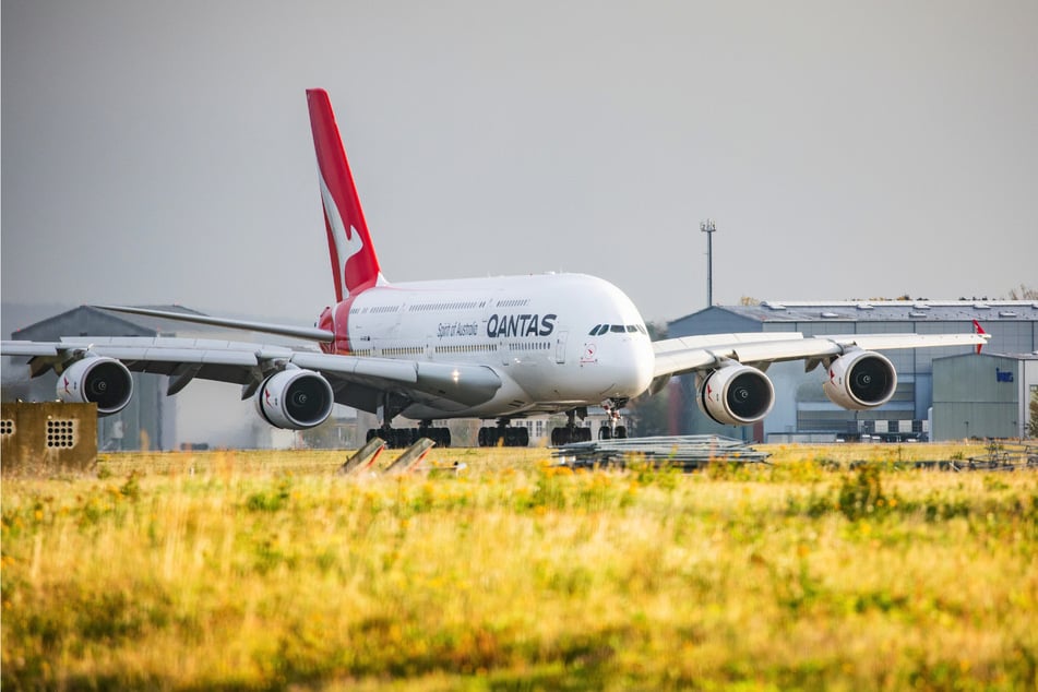 Der Airbus A380 soll nach durchgeführten Wartungsarbeiten den Dresdner Flughafen wieder verlassen. (Archivbild)