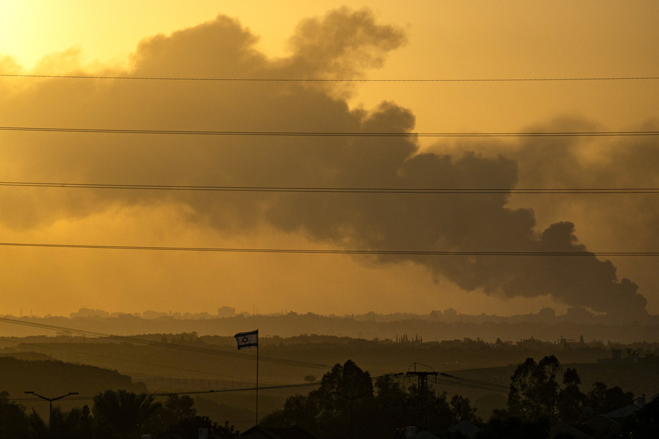 Das Rote Kreuz meldet einen Angriff auf einen Hilfskonvoi im Gazastreifen. Wer die Schüsse abgegeben hat ist noch völlig unklar.