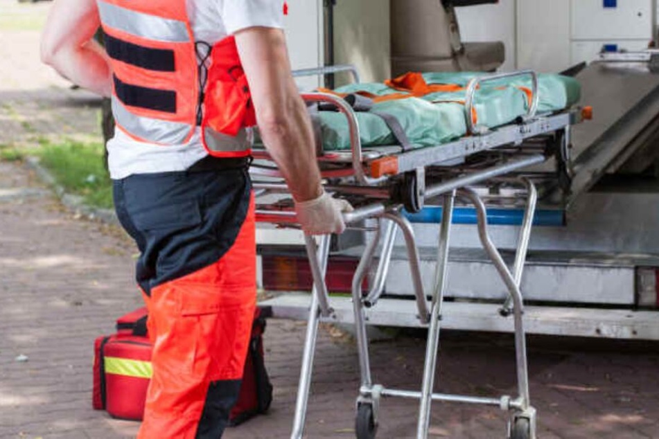 Die Frau musste ins Krankenhaus gebracht werden. (Symbolbild)