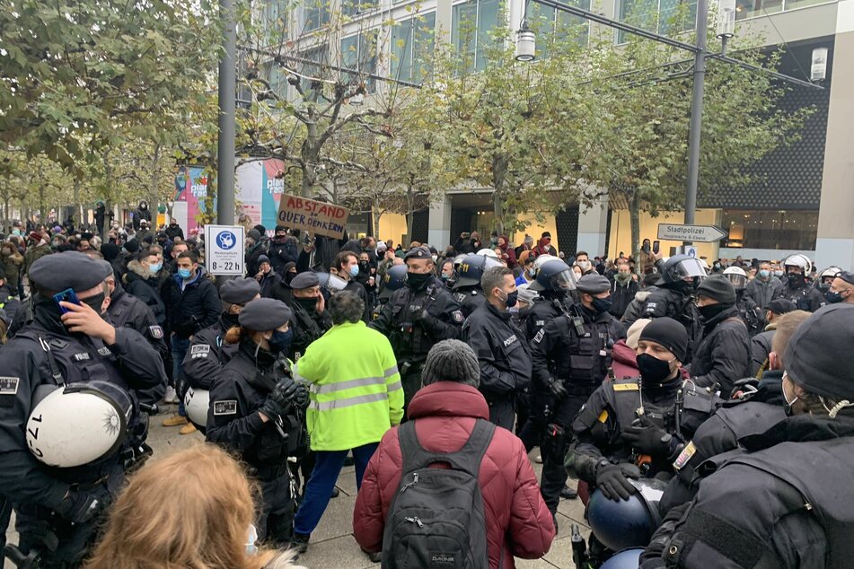 Auf der Frankfurter Zeil waren zahlreiche Einsatzkräfte der Polizei zugange.