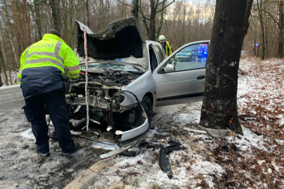 Der junge Mann wurde verletzt, am Auto entstand ein Totalschaden.