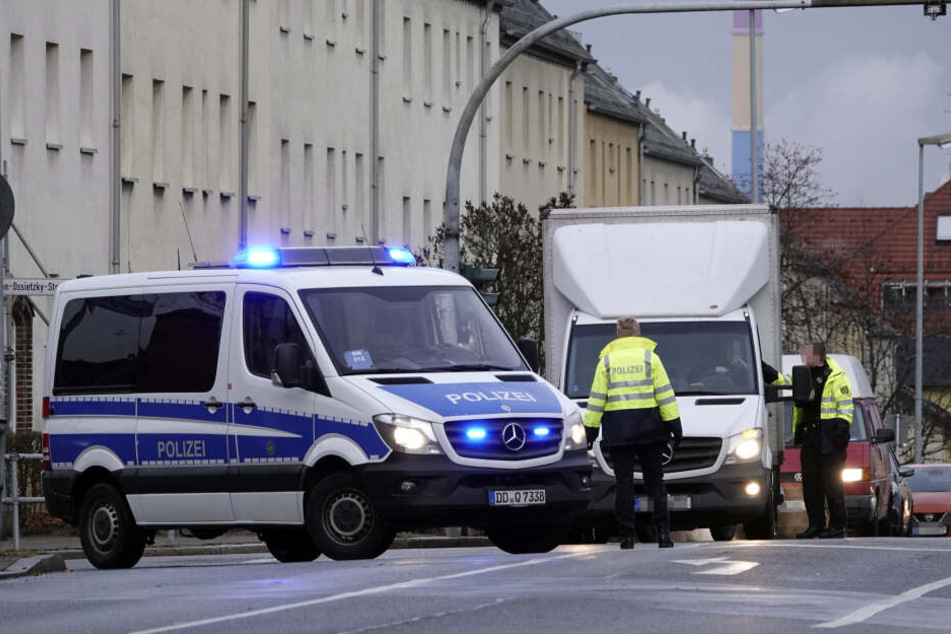 Die Clausstraße wurde für den Einsatz teilweise gesperrt.