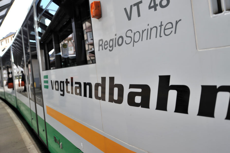 Täter und Opfer waren mit der Vogtlandbahn unterwegs, als die Situation eskalierte. (Symbolbild).