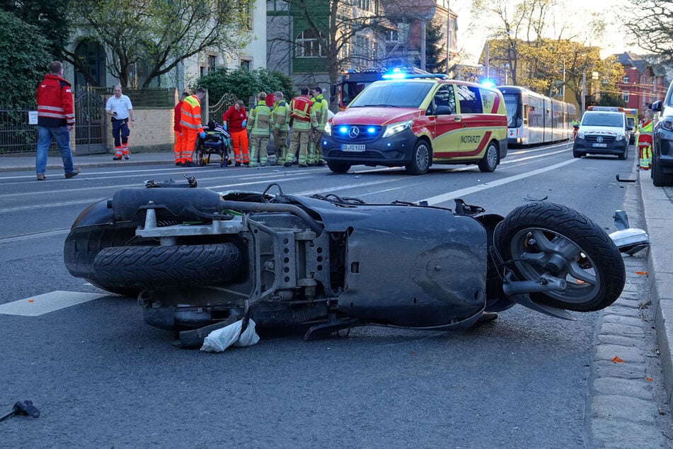 Der Motorradfahrer wurde mit schweren Verletzungen in ein Krankenhaus gebracht.
