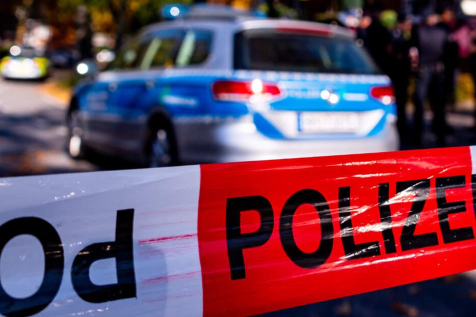 Die Polizei musste die Wohnung eines aggressiven Mannes stürmen. (Symbolbild)