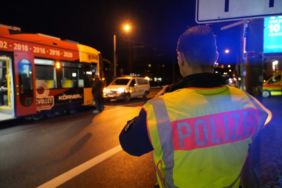 Laut Polizei hatte die Radfahrerin die ankommende Straßenbahn übersehen.