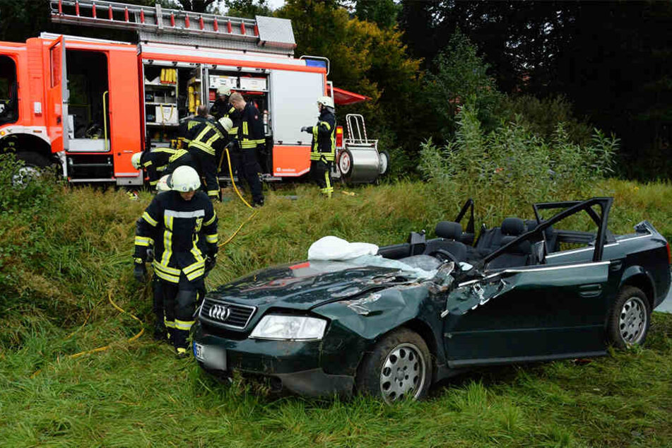 Die Feuerwehr musste das Dach des Audi abschneiden.