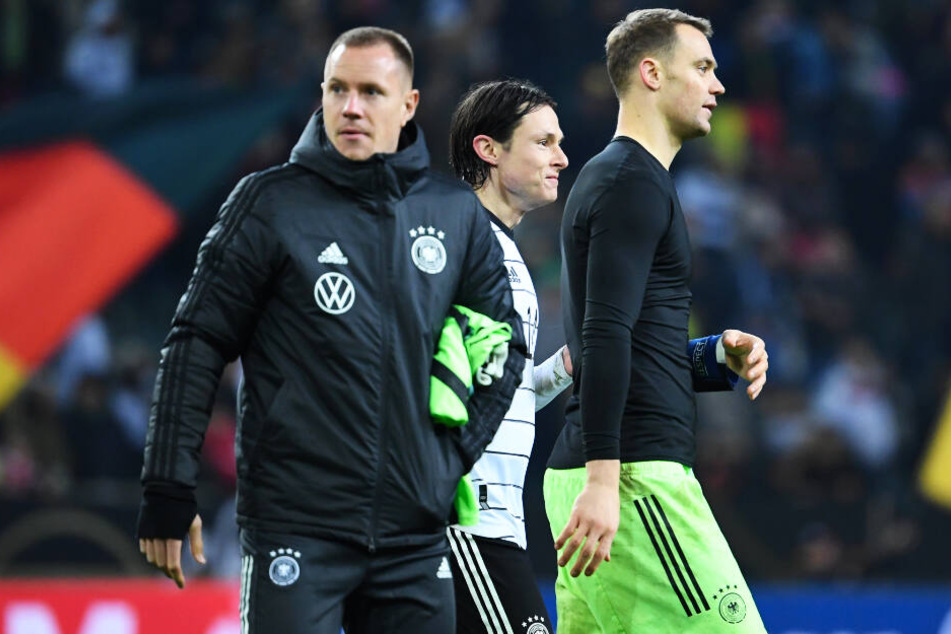 Momentan ist Manuel Neuer (r.) die Nummer eins von Joachim Löw. Doch Marc-André ter Stegen (l.) lauert auf seine Chance.