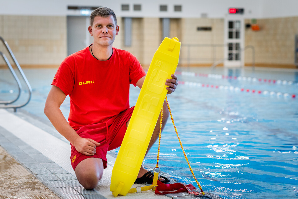 DLRG-Vorstand Martin Pfüller (39) bietet Hilfe für Kinder-Schwimmkurse an.Foto c:Dieses Jahr bleiben besonders viele Kinder Nichtschwimmer.
