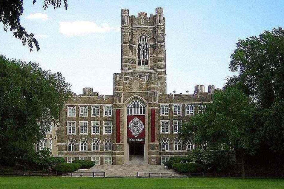 Vom Keating Hall Tower der Fordham University in New York stürzte die junge Frau in den Tod.