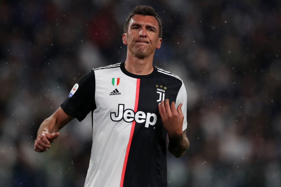 Mandzukic ist derzeit wohl maximal unzufrieden in Turin. Dieses Trikot durfte der Kroate in dieser Saison in noch keinem Pflichtspiel für die Alte Dame überstreifen.