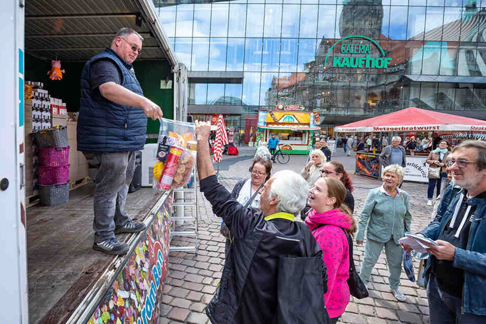 Bei Naschkram-Ben gibt's Süßigkeiten und Knabbereien in der Tüte.