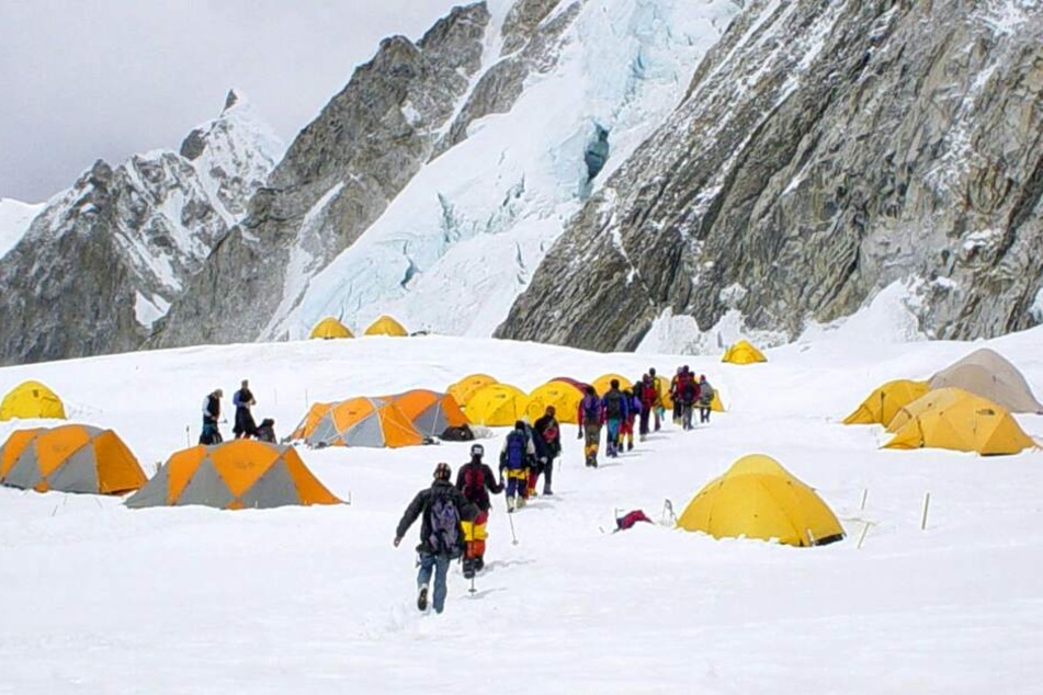 Ein Camp-Lager am Fuße des Mount Everest. (Symbolbild)