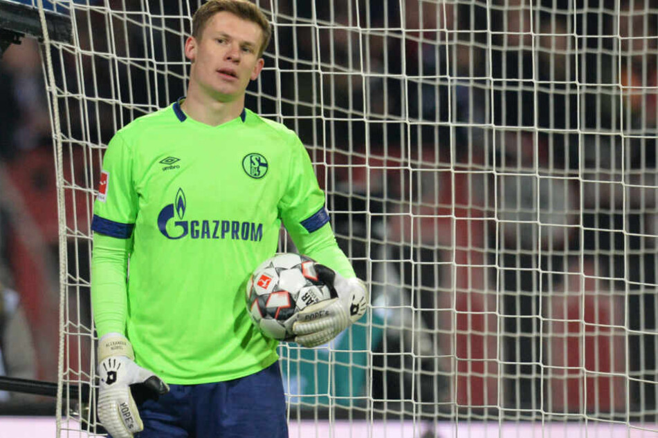 Direkter Ersatz für Gulácsi? Schalkes Alexander Nübel hat seinen 2020 auslaufenden Vertrag bislang nicht verlängert. Wenn S04 noch Kohle machen will, müssten sie ihn noch in diesem Sommer verkaufen.
