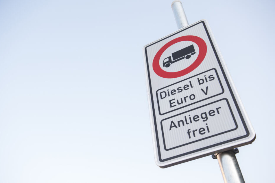 Vermutlich ist das Straßenschild mit dem Hinweise auf das Diesel-Fahrverbot bald häufiger in Hamburg zu sehen.