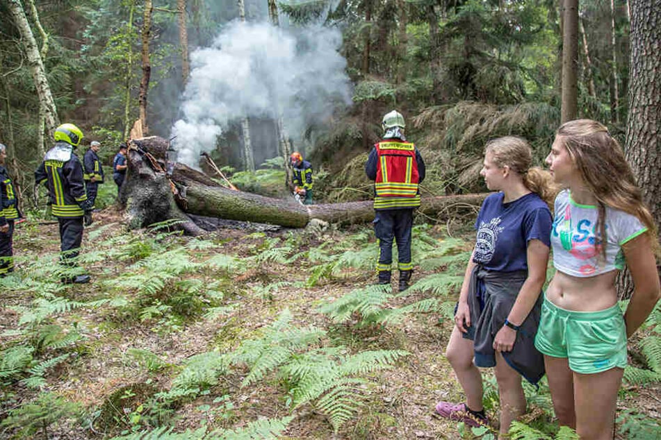 Sara (14, l.) und Lisa Krause (16) verhinderten bei Niesky eine Katastrophe.