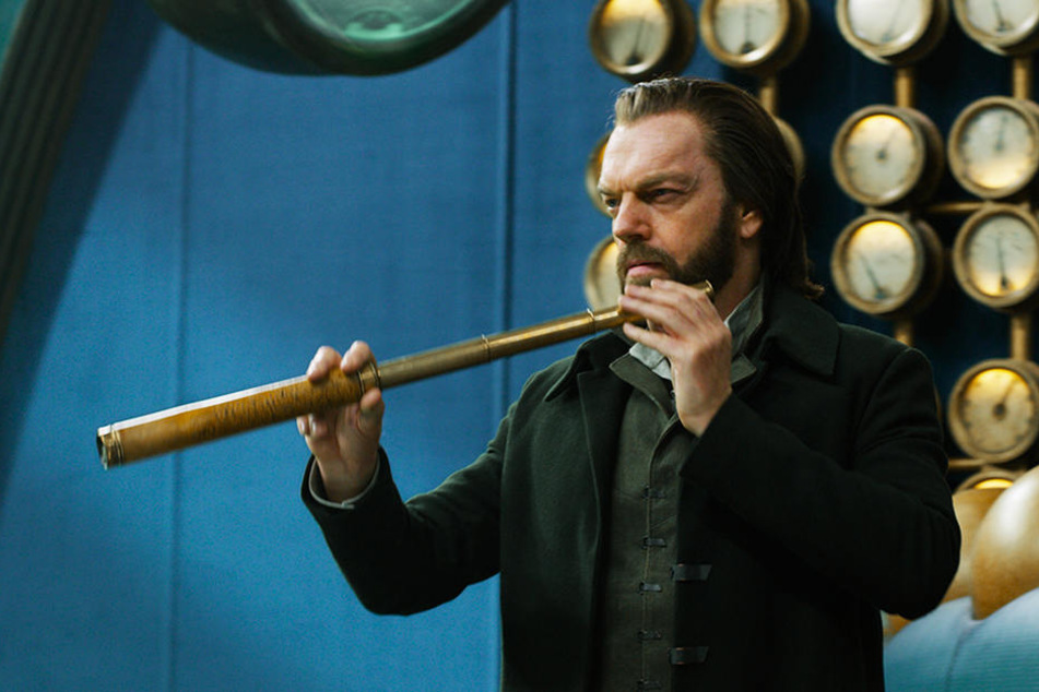 Der vielschichtige Thaddeus Valentine (Hugo Weaving) ist der heimliche Herrscher Londons.