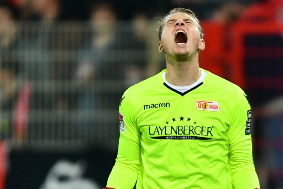 Union-Keeper Busk bejubelt einen Treffer. (Archivbild)
