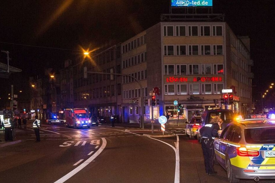 Der Schwerverletzte kam sofort ins Krankenhaus - die Unfallstelle wurde gesperrt.