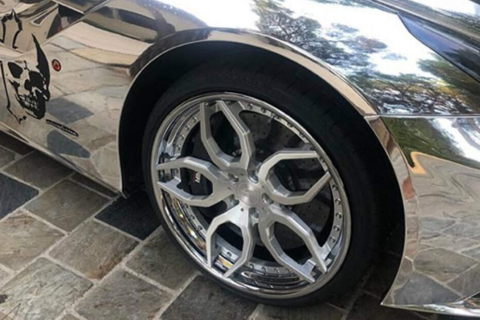 Die neuen Felgen für Roberts Auto. Grund seines Jubels.
