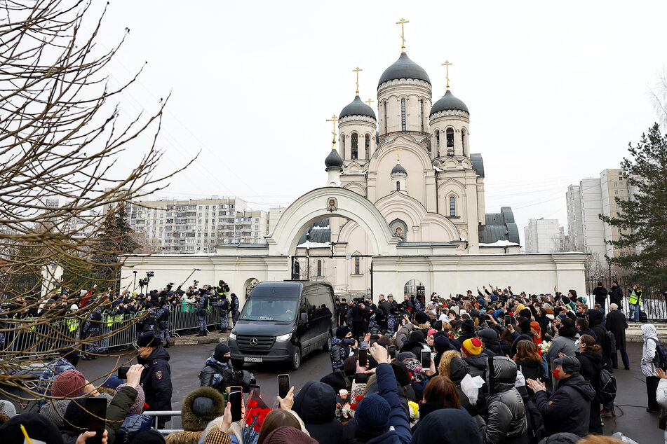 The funeral of Russian opposition leader Alexei Navalny drew large crowds who chanted tributes and anti-war slogans.