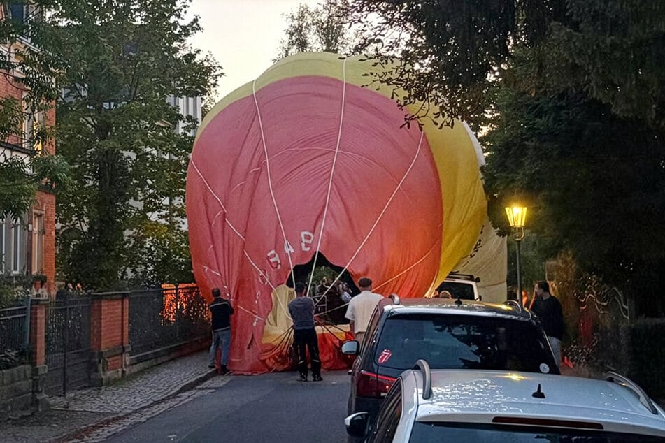 In der Jüngststraße fiel der Ballon in sich zusammen.
