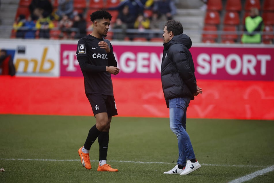 Kennen sich bereits bestens: Kenneth Schmidt (24, l.) absolvierte unter Dynamo-Trainer Thomas Stamm zahlreiche Spiele beim SC Freiburg II.