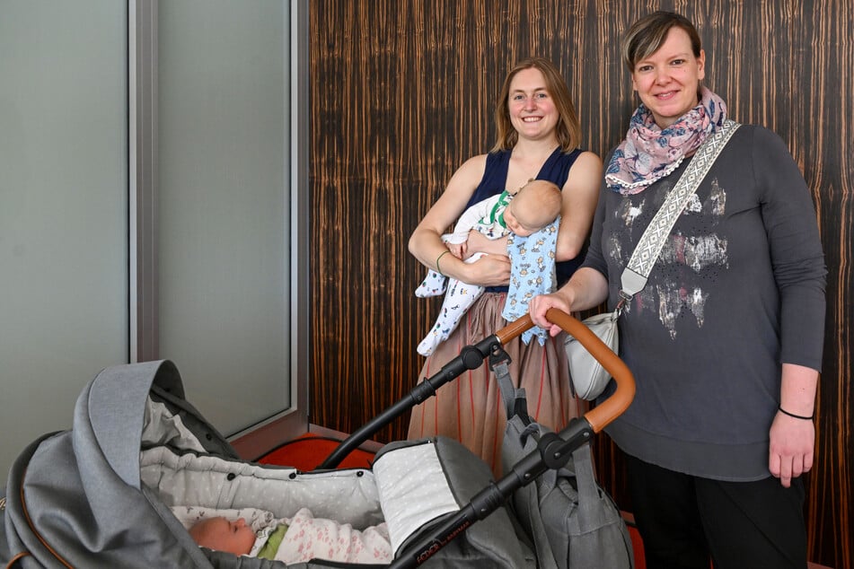 Die Solo-Mamas Franziska Josten (30, l.) und Peggy Radke (39) hoffen, dass das Wort "alleinerziehend" nicht mehr nur negativ betrachtet wird.