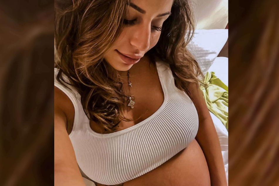 Eva Benetatou (29) ist inzwischen im achten Monat schwanger. Dennoch verlangte ihr Verlobter und Vater des ungeborenen Kindes Chris Stenz (31) kürzlich die Trennung.