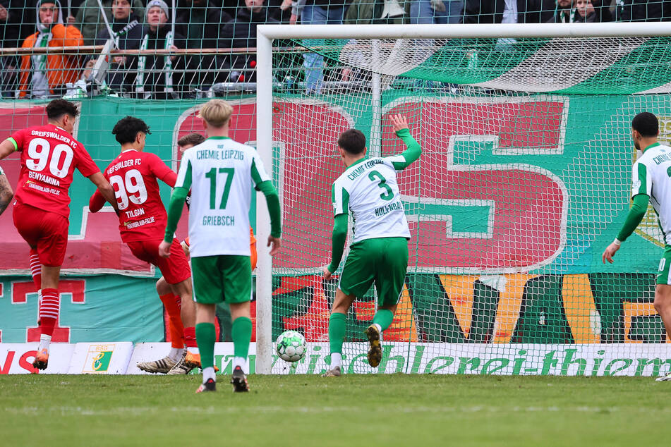 Chemie Leipzigs Hintermannschaft war teilweise völlig von der Rolle. Greifswald hatte leichtes Spiel.