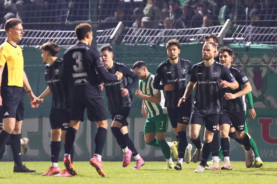 Durch ein Eigentor von Chemie ging der CFC in der 10. Minute zunächst in Führung.