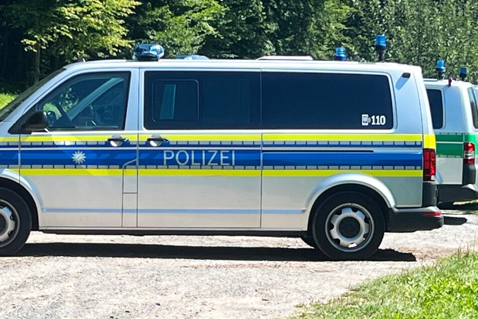 18-Jähriger liegt tot im Wald: Zwei Verdächtige festgenommen