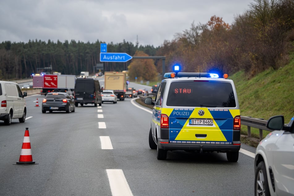 Die Polizei leitete den Verkehr von der A9 ab. Ort kundige Autofahrer sollten den Bereich um Pegnitz meiden.