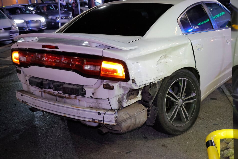 Auch das US-amerikanische Auto wurde beschädigt.