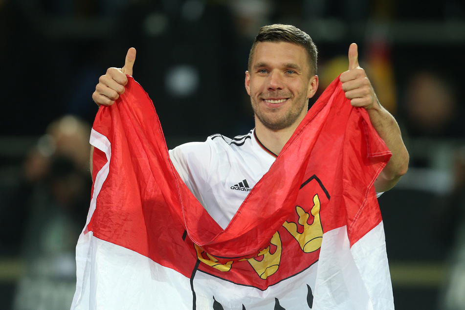 Lukas Podolski (38) stieg mit dem 1. FC Köln dreimal aus der Fußball-Bundesliga ab und einmal auf.