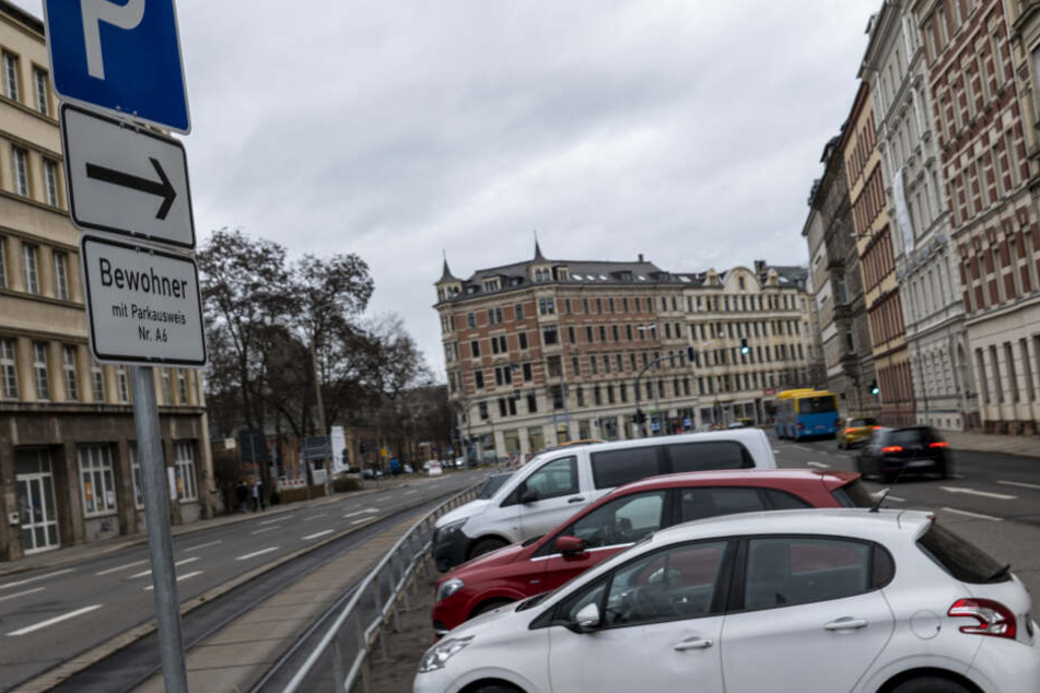 Der Parkstreifen vor der Kaßbergauffahrt ist nur noch für Anwohner frei.