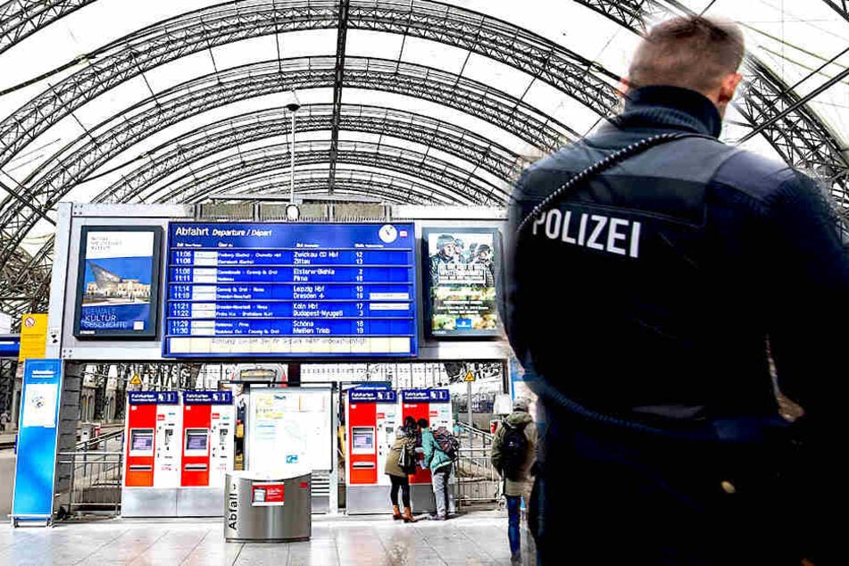 Polizeibeamte kontrollierten am Hauptbahnhof eine auffällige Personengruppe.